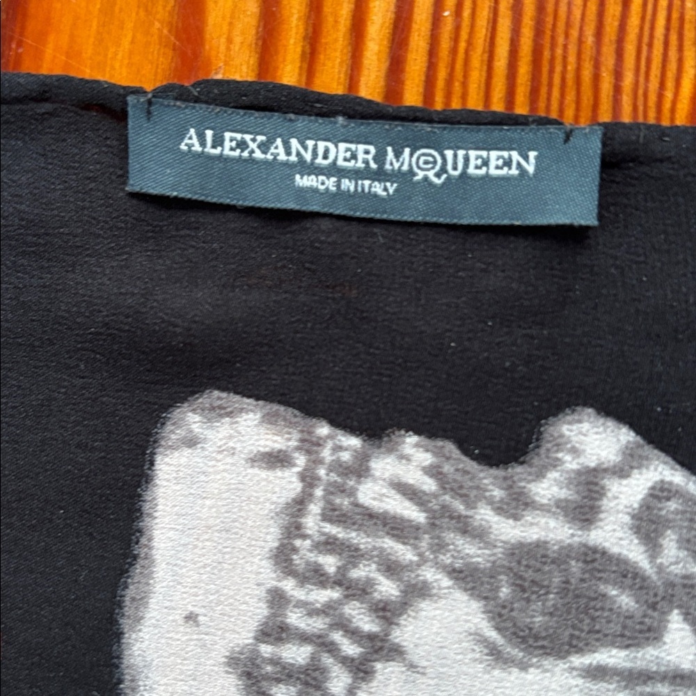 Alexander McQueen Silk Black and Gray Skull Scarf With Koi Fish 51.18 X 51.18 - Picture 5 of 12